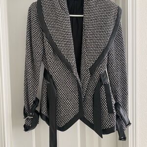 Classy peacoat with leather details